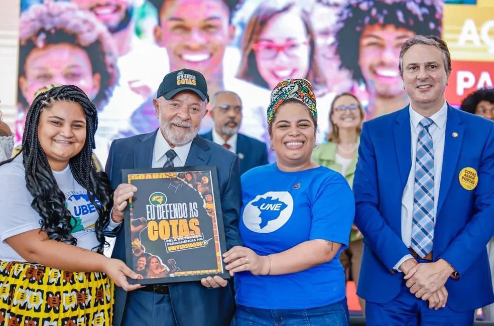 Lula sanciona mudanças na Lei de Cotas que incluem quilombolas e reduzem renda máxima Lula sanciona mudanças na Lei de Cotas que incluem quilombolas e reduzem renda máxima