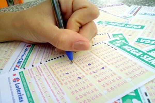 Mega-Sena, concurso 2.738: prêmio acumula e vai a R$ 60 milhões Mega-Sena sorteia neste sábado prêmio acumulado em R$ 200 milhões