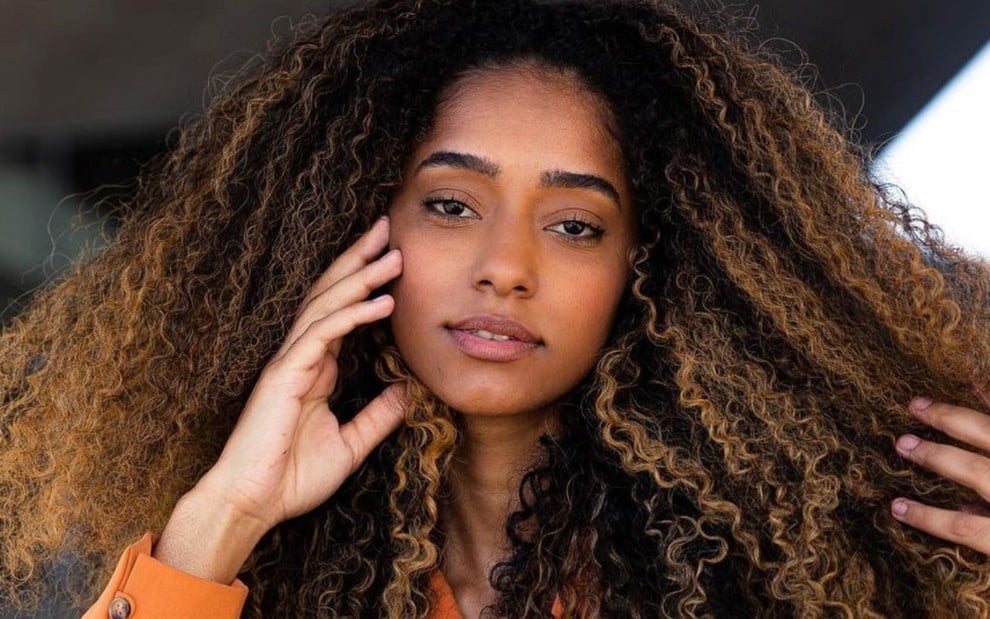 Morre atriz e modelo Isis Freitas aos 22 anos