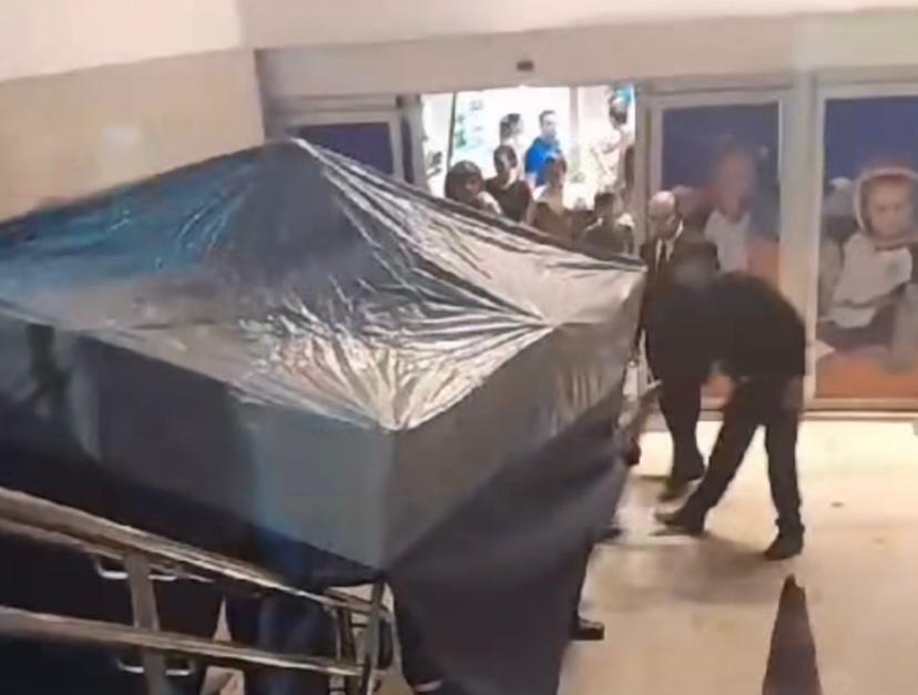 Vidro de fachada de shopping desaba e mata mulher em Campina Grande Vidro de fachada de shopping desaba e mata mulher em Campina Grande