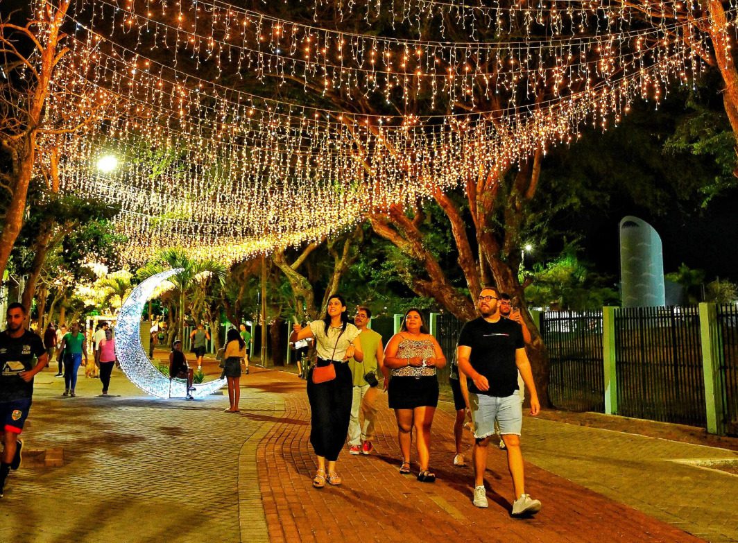 Abertura do Natal Iluminado 2023 leva multidão às ruas e praças de Campina Grande Abertura do Natal Iluminado 2023 leva multidão às ruas e praças de Campina Grande