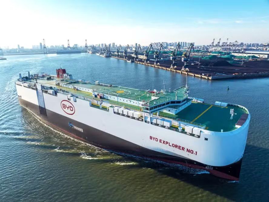 BYD recebe primeiro navio próprio para exportar carros elétricos; embarcação tem capacidade para 7 mil veículos BYD recebe primeiro navio próprio para exportar carros elétricos; embarcação tem capacidade para 7 mil veículos