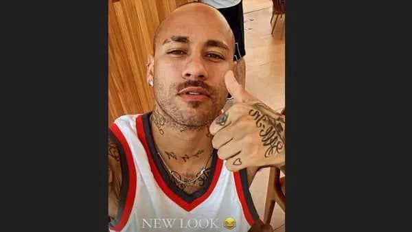Neymar raspa a cabeça e exibe novo visual Neymar raspa a cabeça e exibe novo visual