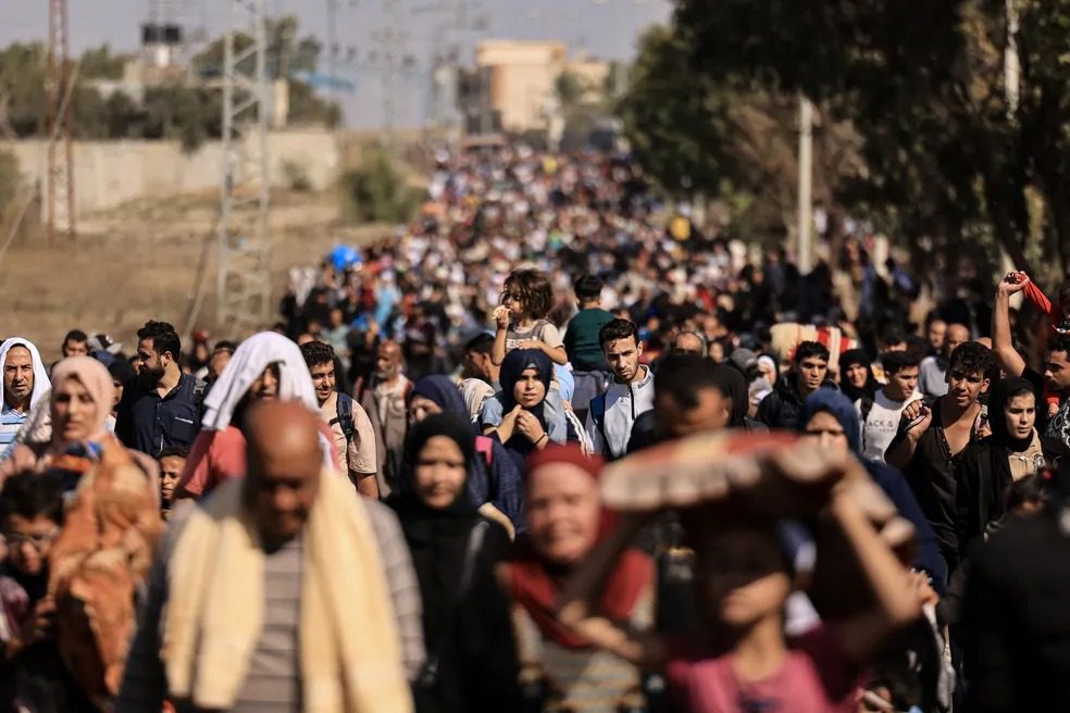 Fronteira entre Gaza e Egito fecha, e passagem de brasileiros é adiada Fronteira entre Gaza e Egito fecha, e passagem de brasileiros é adiada