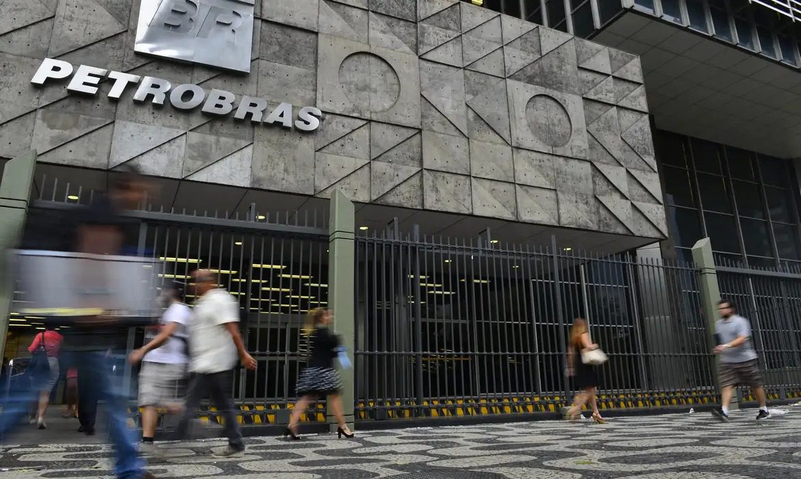Petrobras reduz preço de querosene de aviação a distribuidoras em quase 9% Estágio, Petrobras, Emprego