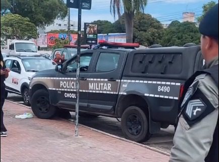Shopping é cercado pela polícia após tiroteio e pessoas mantidas como reféns em João Pessoa