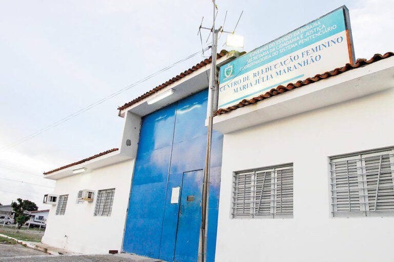 Mãe e avó, suspeitas de vender pornografia infantil, são liberadas da prisão e advogado alega erro de investigação: "presas injustamente" mãe, avó, advogado, prisão, falha, investigação, Polícia Civil
