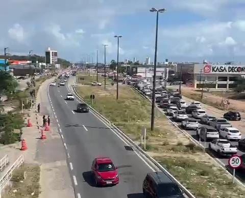 Abordagem da Polícia termina com criminoso baleado, prisão e carro recuperado na BR-230 em Cabedelo Abordagem da Polícia termina com criminoso baleado, prisão e carro recuperado na BR-230 em Cabedelo