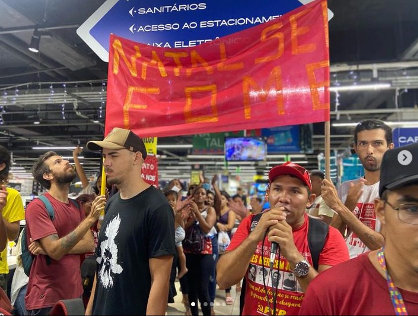 Manifestantes invadem hipermercado em João Pessoa e protestam contra a fome e guerra em Israel Manifestantes invadem hipermercado em João Pessoa e protestam contra a fome e guerra em Israel