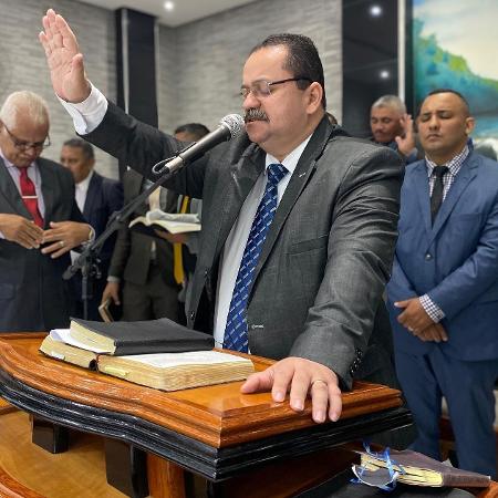 Justiça mantém preso pastor acusado de aplicar golpes de R$ 3 milhões a fiéis de igreja em Mangabeira Justiça mantém preso pastor acusado de aplicar golpes de R$ 3 milhões a fiéis de igreja em Mangabeira