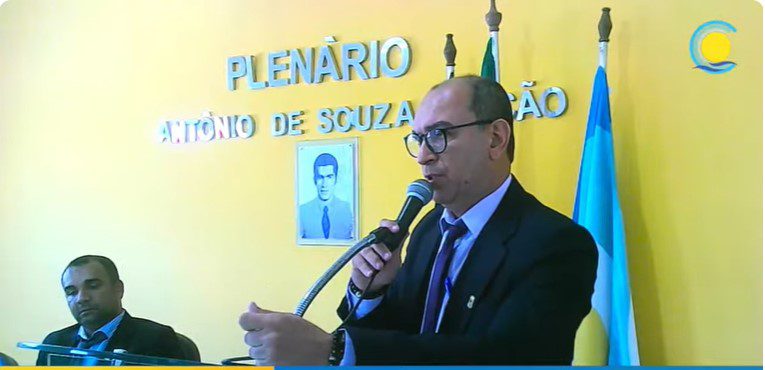 Após decisão judicial e 'sumiço' do prefeito, vereadores de Lucena adiam julgamento de cassação de Leo Bandeira para quarta-feira Após decisão judicial e 'sumiço' do prefeito, vereadores de Lucena adiam julgamento de cassação de Leo Bandeira para quarta-feira