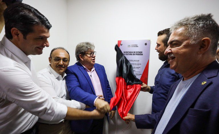 João Azevêdo inaugura sede da secretaria de cultura e anuncia investimentos para o carnaval 2024 João Azevêdo inaugura sede da secretaria de cultura e anuncia investimentos para o carnaval 2024
