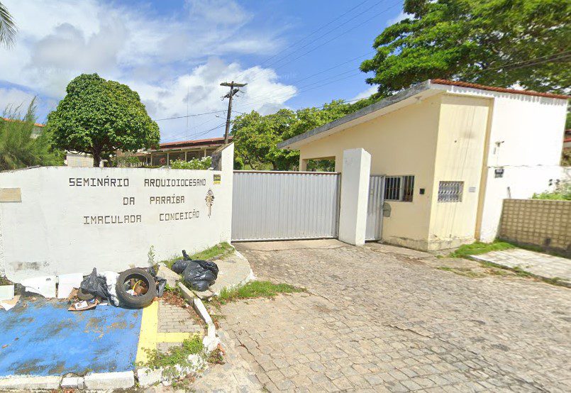 Polícia cumpre mandado contra seminarista acusado de usar computador do Seminário Arquidiocesano para pedofilia