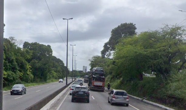 Caminhão tem pane e deixa trânsito lento na BR-230, na Grande João Pessoa Caminhão tem pane e deixa trânsito lento na BR-230, na Grande João Pessoa