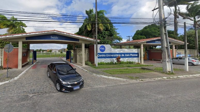 Unipê passa a cobrar por estacionamento e revolta estudantes: "simplesmente ridículo" Unipê