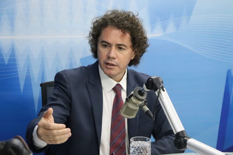 8 de janeiro: Veneziano afirma que data deve ser lembrada pela rigidez na reação das instituições Veneziano