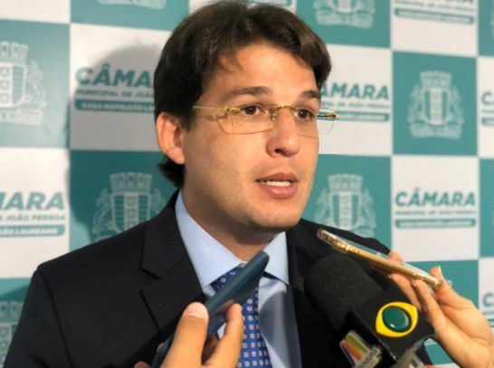 Milanez Neto rebate declarações de Cícero Lucena sobre traição e diz que não serve a dois senhores Filiado ao MDB, Milanez Neto declara neutralidade nas eleições, mas adianta oposição a Cícero na Câmara