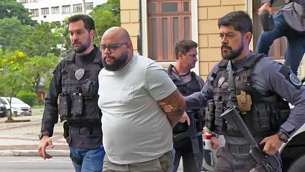 Polícia Civil e Ministério Público prendem quatro em operação contra pirâmide financeira que lesou cerca de mil pessoas Polícia Civil e Ministério Público prendem quatro em operação contra pirâmide financeira que lesou cerca de mil pessoas