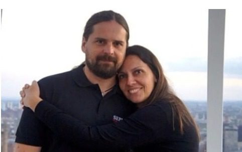 'Eu me tornei outra pessoa', diz Andreas Kisser, guitarrista do Sepultura, sobre morte da mulher, de câncer, em 2022