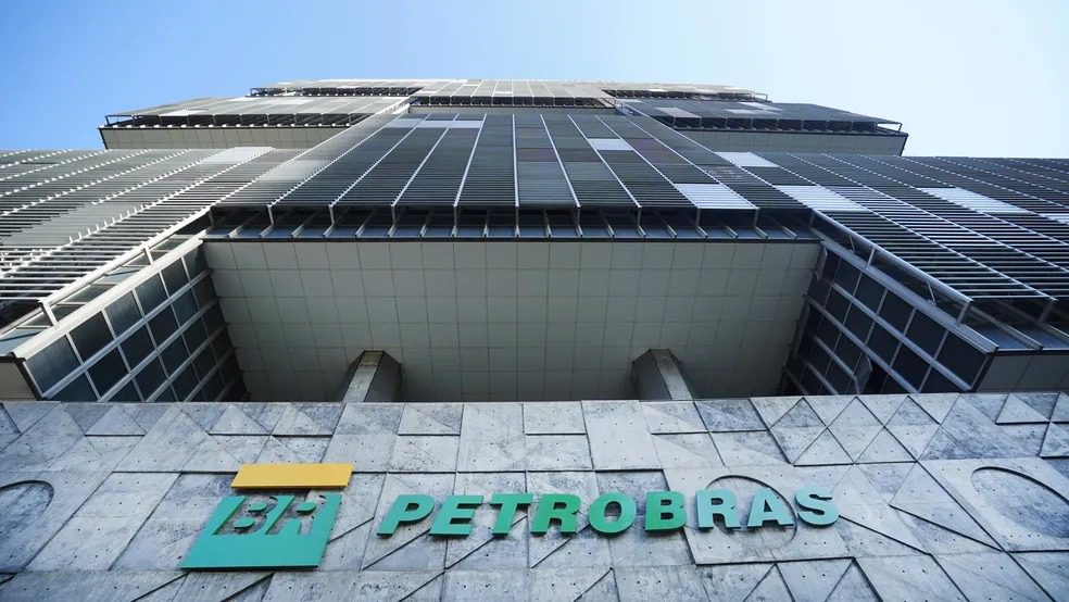 Petrobras divulga edital de concurso com 6,4 mil vagas e salário inicial de R$ 5,8 mil Petrobras divulga edital de concurso com 6,4 mil vagas e salário inicial de R$ 5,8 mil