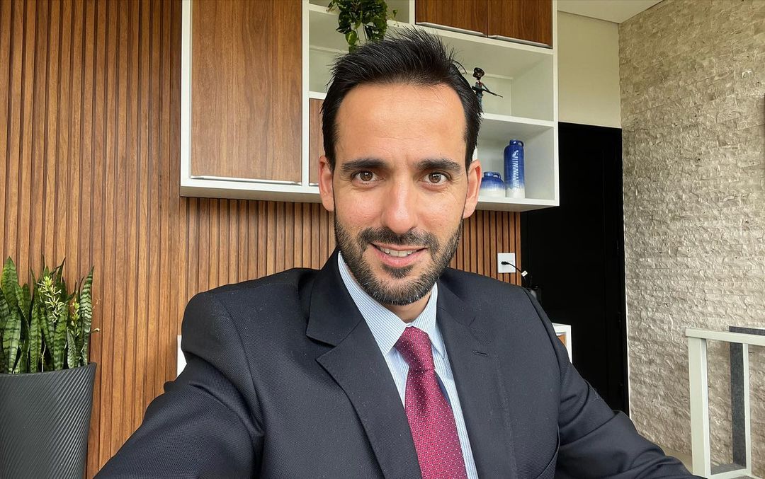 Advogado Luciano Santoro, do caso Elize Matsunaga e de série da Netflix, diz que vai recorrer ao STJ para tirar padre Egídio da cadeia Advogado, Luciano Santoro