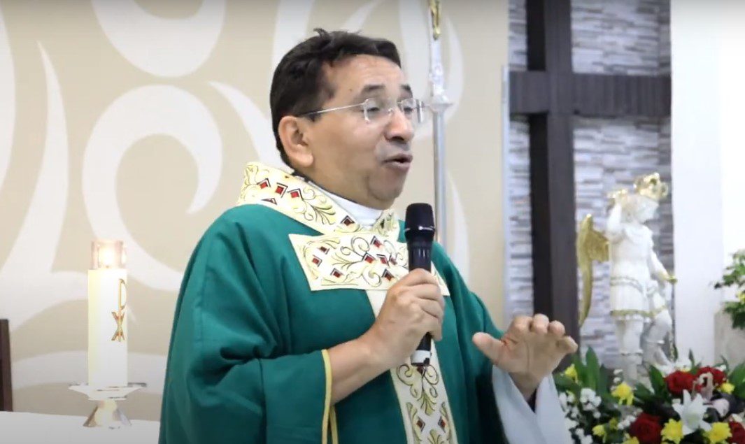 Padre Sandro Santos  - fundador e moderador geral da Comunidade Consolação