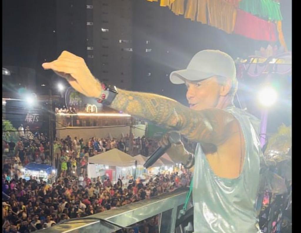 Cantor Netinho abandona show no meio da festa e causa confusão no Folia de Rua, em João Pessoa Cantor Netinho não cumpre contrato em João Pessoa