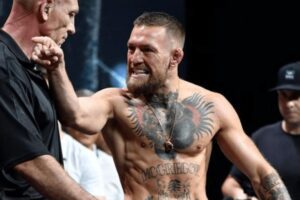 Conor McGregor reclama de demora do UFC: "Preciso de uma decisão logo"