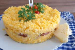 Dia do Cuscuz: Aprenda a fazer uma deliciosa receita de Cuscuz recheado com calabresa