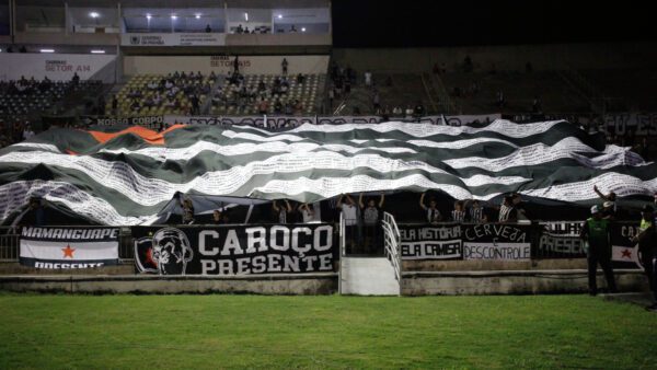 Torcida do Botafogo-PB no estádio Almeidão. Foto: Cristiano Santos/Botafogo-PB