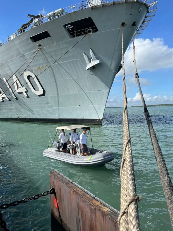 Maior navio de guerra da América Latina já está em Cabedelo e será aberto à visitação no domingo; veja fotos e vídeo