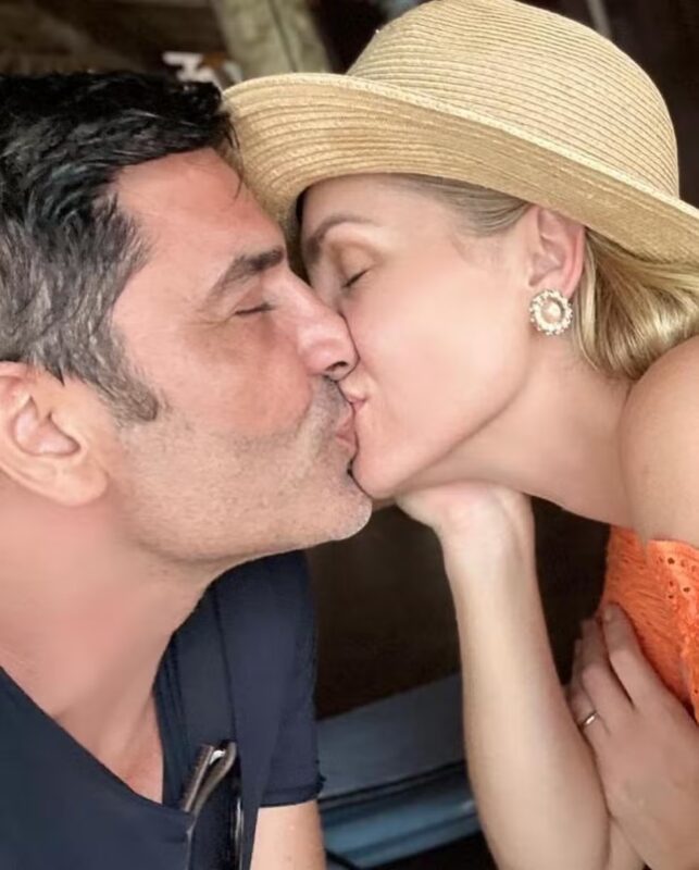 Ana Hickmann e Edu Guedes assumem namoro com beijão: 'Novo motivo para sorrir'