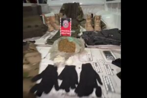 Polícia apreende drogas, armas e uniformes usados por criminosos em Cabedelo