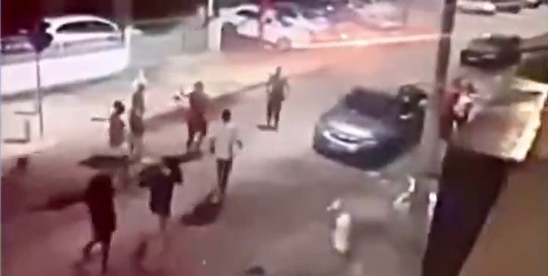 Adolescente pega carro da mãe e atropela grupo em rua da Zona Norte do Rio