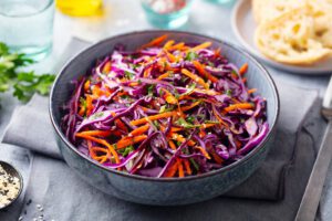 Salada colorida de legumes, ótima para o dia-a-dia