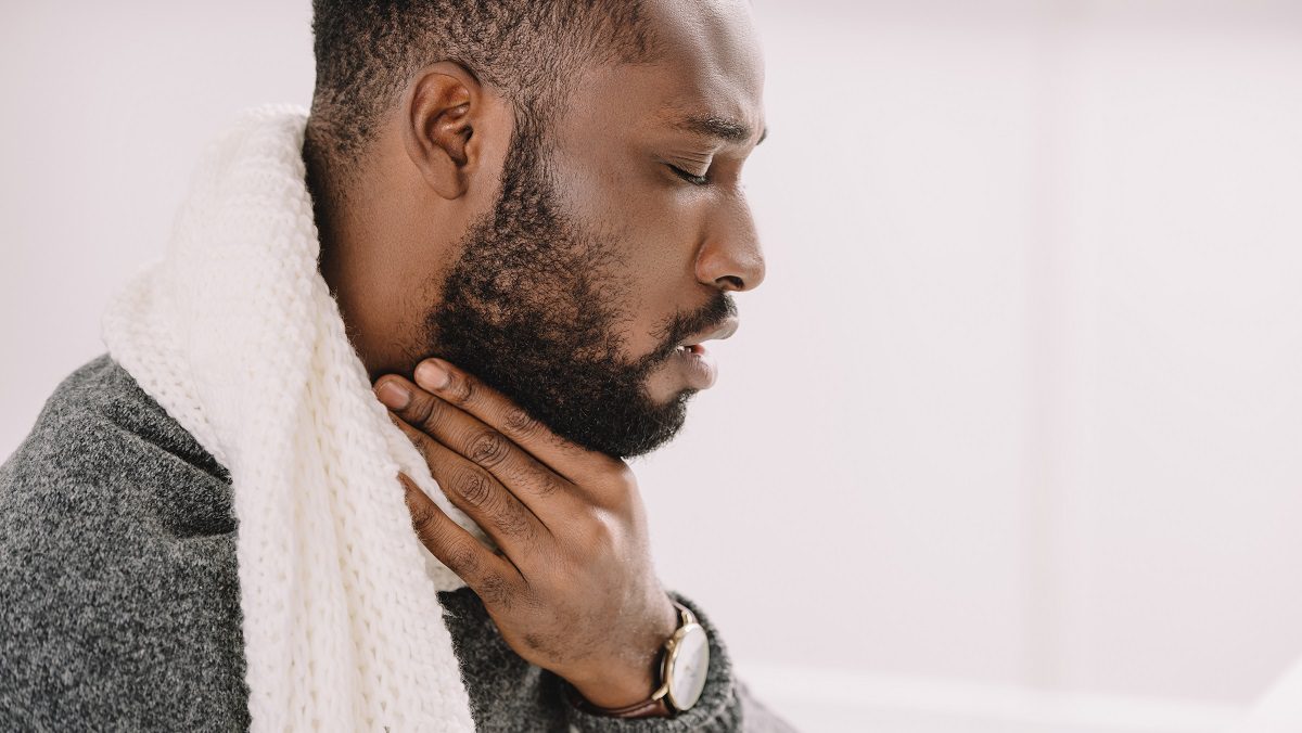 Dor de garganta pode ser sinal doenças infecciosas ou inflamações leves