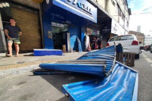 VÍDEO: ‘Gangue da marcha ré’ volta a atacar e invade loja de celulares em Campina Grande