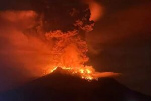 Vulcão fogo Indonésia