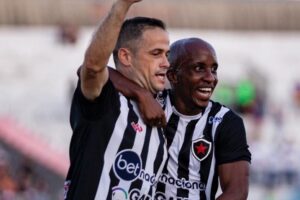 Pipico marca para o Botafogo-PB contra o Remo