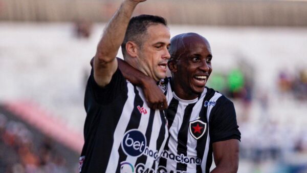 Pipico marca para o Botafogo-PB contra o Remo