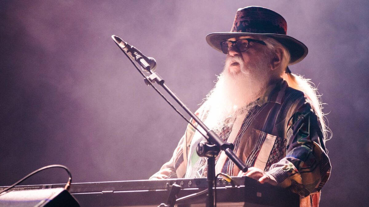 Hermeto Pascoal denuncia INSS por bloquear sua aposentadoria aos 88 anos Hermeto Pascoal denuncia INSS por bloquear sua aposentadoria aos 88 anos
