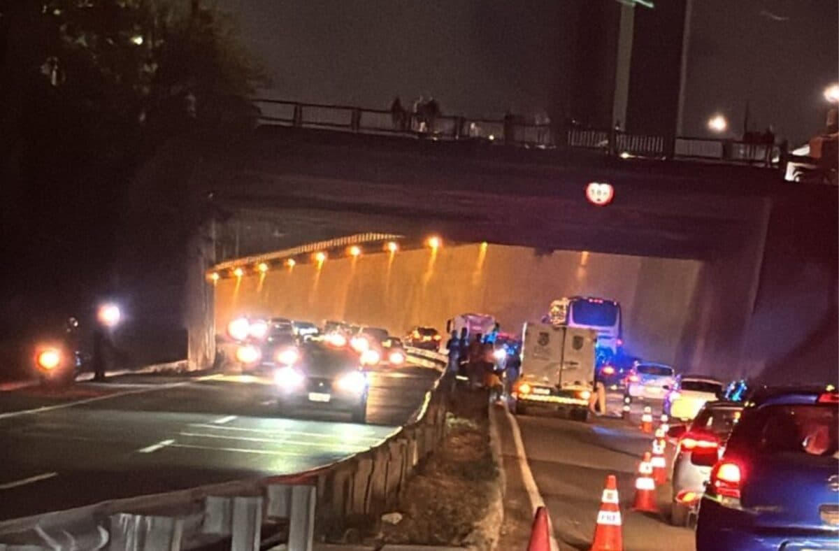 Homem morre e esposa e filhos ficam feridos em colisão em João Pessoa; mulher diz que marido planejou mortes