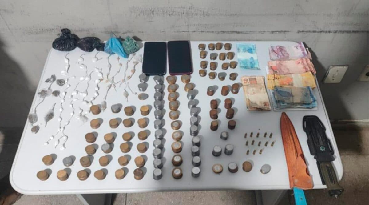 Polícia apreende R$ 1,2 mil, drogas, faca e munições em Desterro