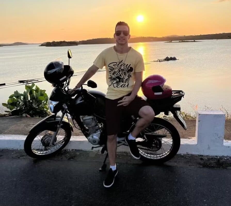 Familiares pedem justiça em Campina Grande após morte de cantor que morreu no dia do casamento