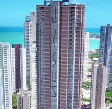 Maior do Mundo: grupo invade prédio abandonado em João Pessoa e picha paredão de 177 metros de altura