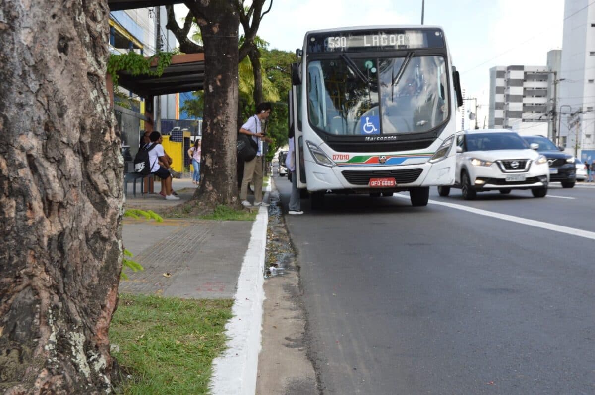 Linhas de ônibus para Cabo Branco e Tambaú serão reforçadas antes e depois do show de Frei Gilson